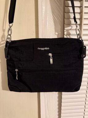 NWOT BLACK BAGGALINI WOMEN’S SECURETEX ANTI-THEFT MEMENTO CROSSBODY BAG 🖤